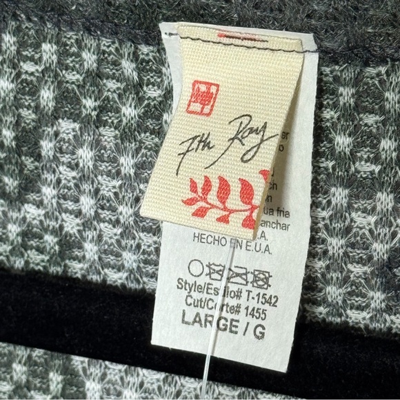 7th Ray | Camo Waffle Knit Button-Up Top | Women’s Size Large | NWT - Picture 5 of 5